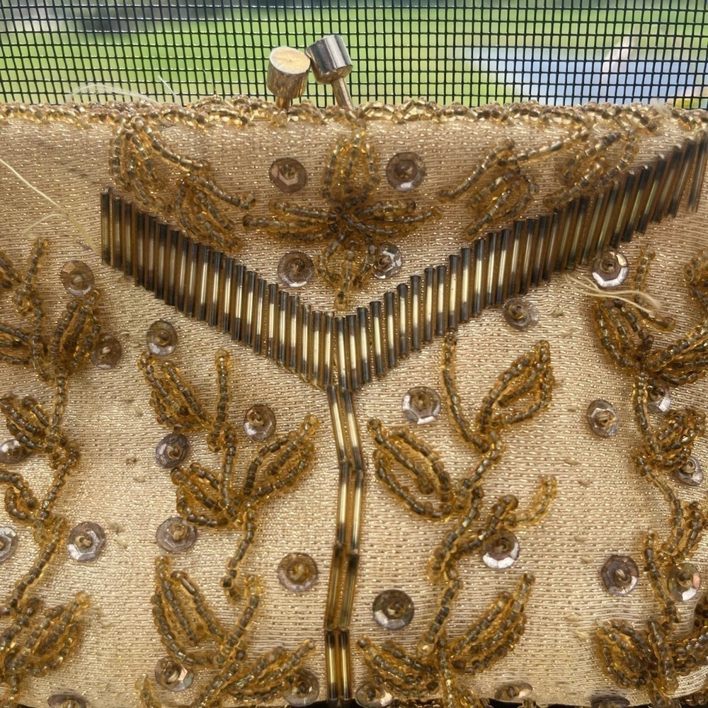 Vintage Beige Beaded Chain Handle Top Clasp Small Clutch - Picture 4 of 12